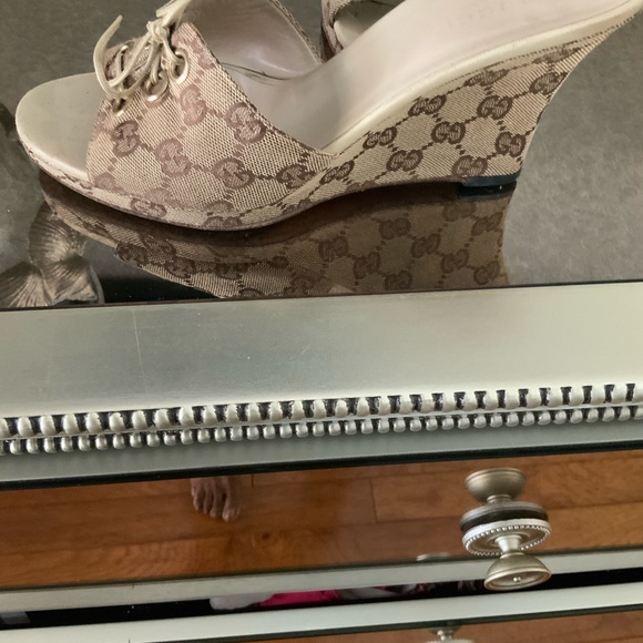 Gucci wedge size 8 - Picture 2 of 2